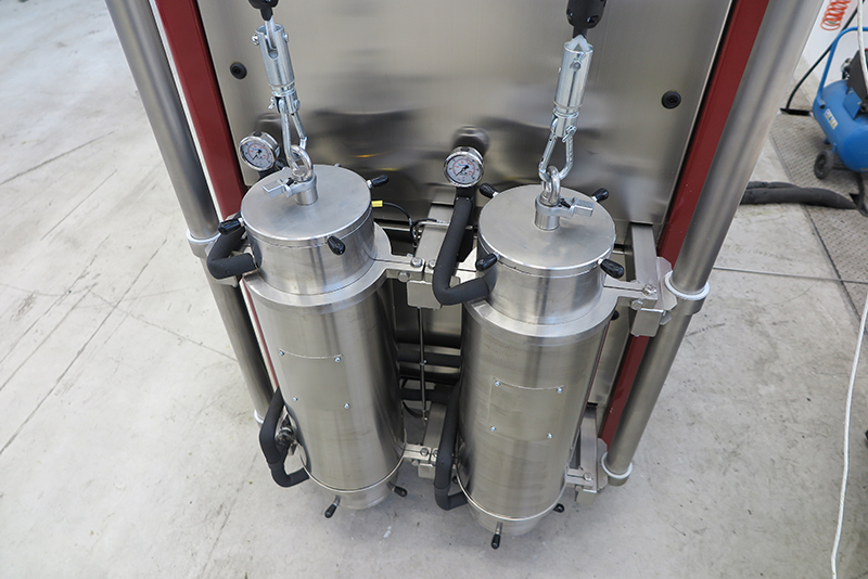 The MoSES 1.5.2 and 1.10.2 Pilot Series extractors are fully automated modular systems designed to perform CO2 extractions under subcritical or supercritical conditions, at pressures ranging from 1 to 350 bar and temperatures up to 100 °C, at a functional CO2 flow rate up to 40 kg/h.