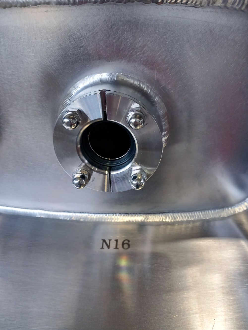 Vertical vessel with temperature control