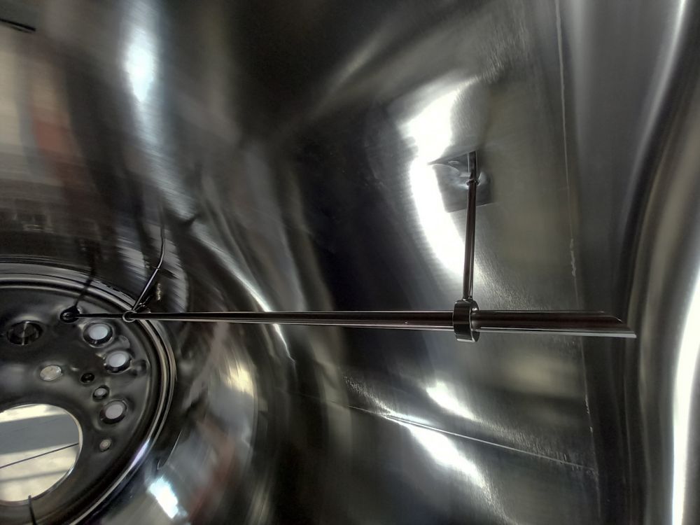 Vertical vessel with temperature control