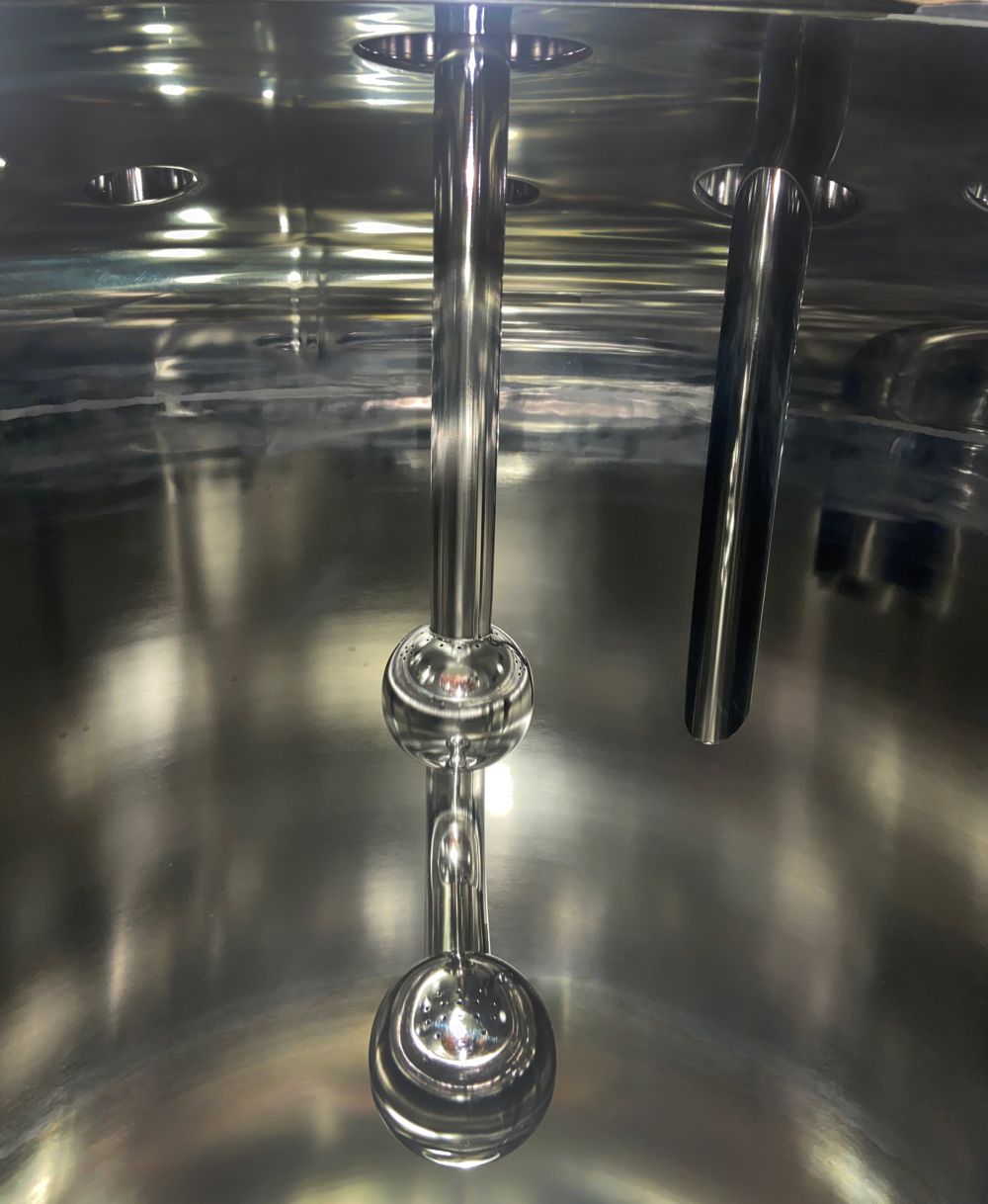 Vertical vessel with temperature control