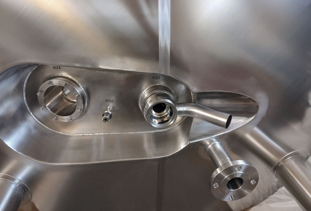 Vertical vessel with temperature control