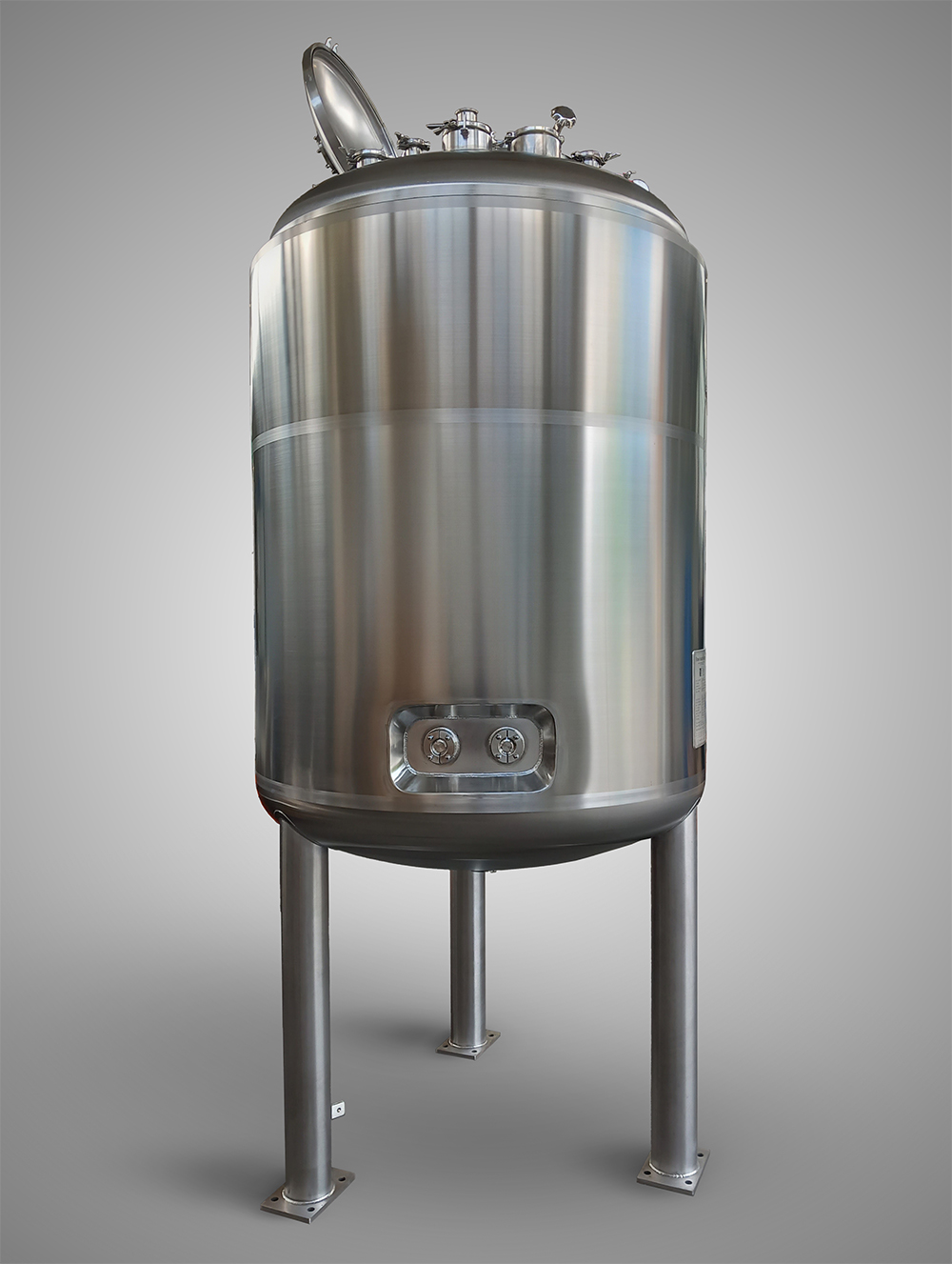 Vertical vessel with temperature control