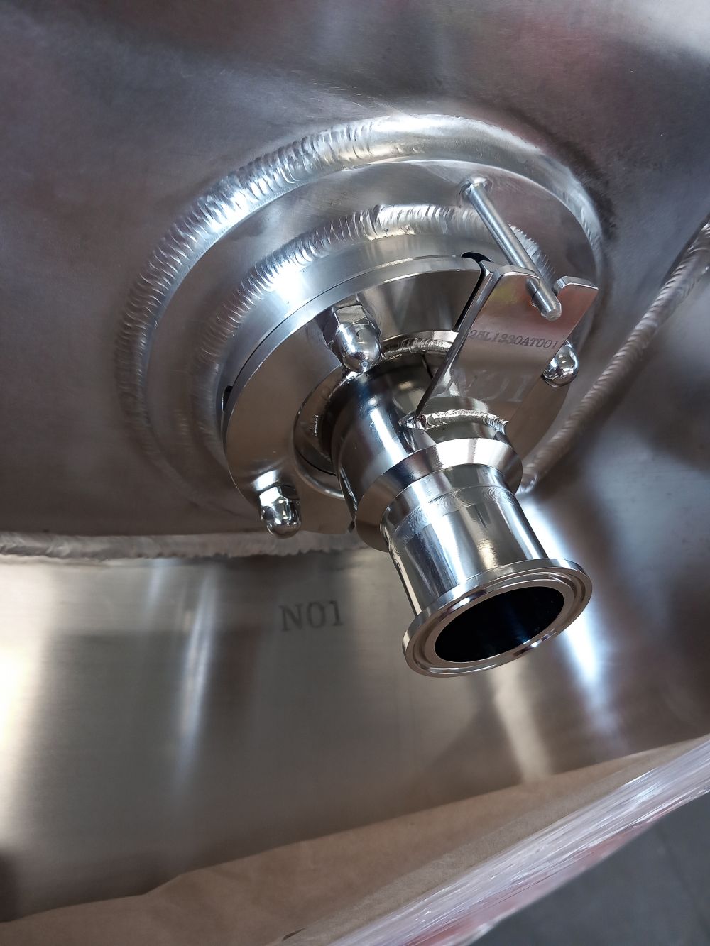 Vertical vessel with temperature control
