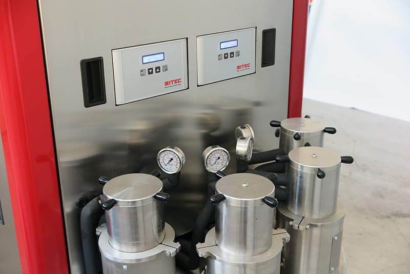 The MoSES 1.5.2 and 1.10.2 Pilot Series extractors are fully automated modular systems designed to perform CO2 extractions under subcritical or supercritical conditions, at pressures ranging from 1 to 350 bar and temperatures up to 100 °C, at a functional CO2 flow rate up to 40 kg/h.